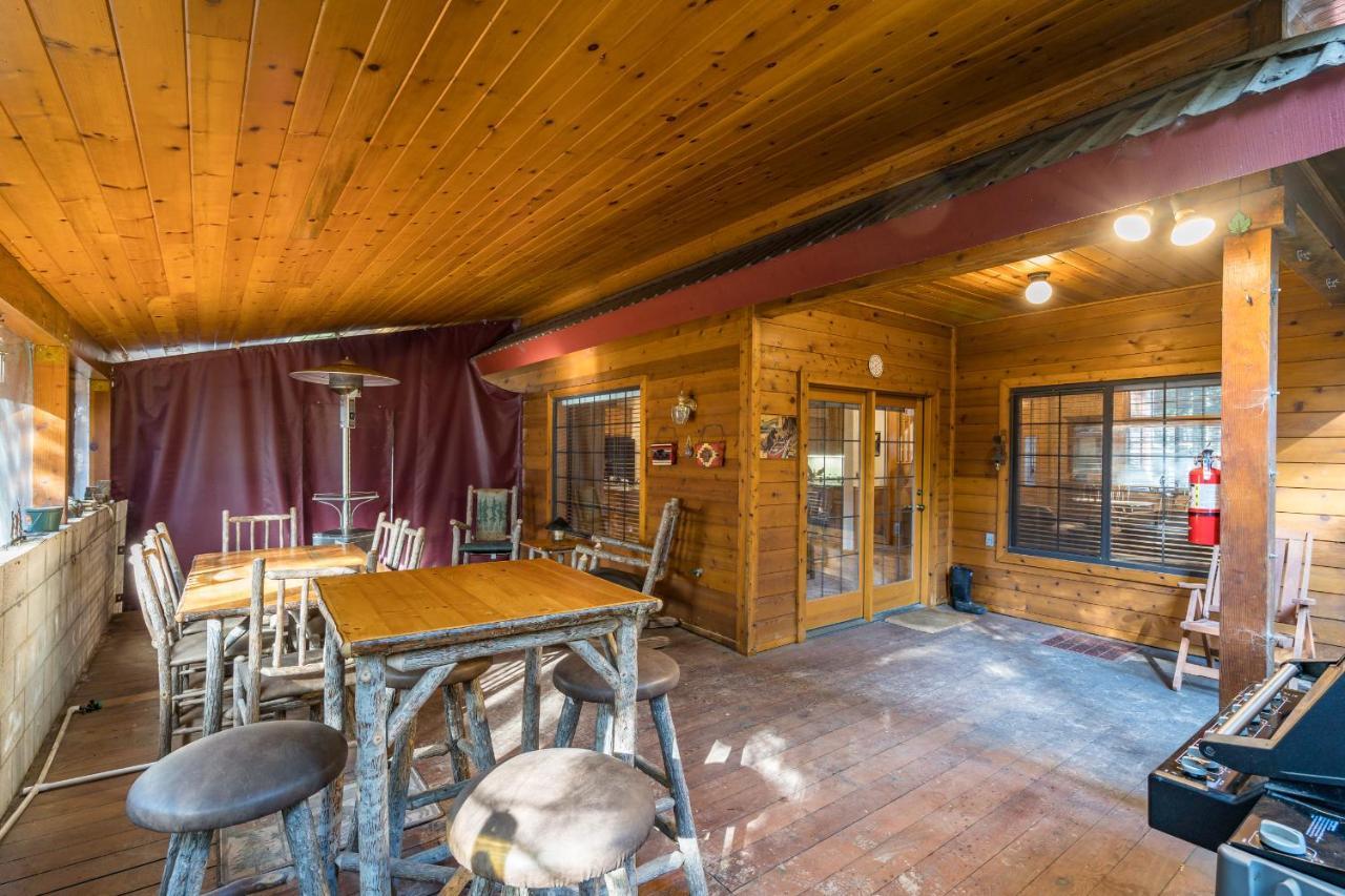 Rock Front Lodge Fish Camp Exterior photo